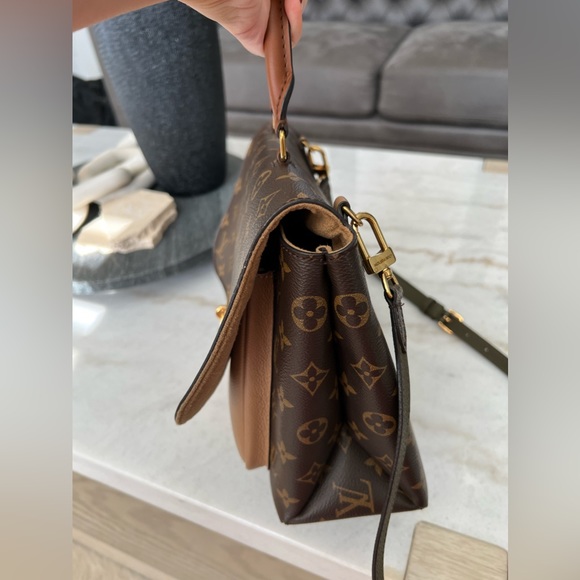 Louis Vuitton Marignan Handbag Monogram Canvas in Sesame - Picture 5 of 17